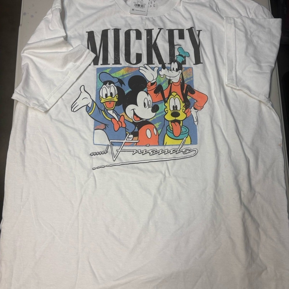 Disney Mickey Mouse and Friends   100% Cotton Graphic‎ Tee.  SizeX-Large